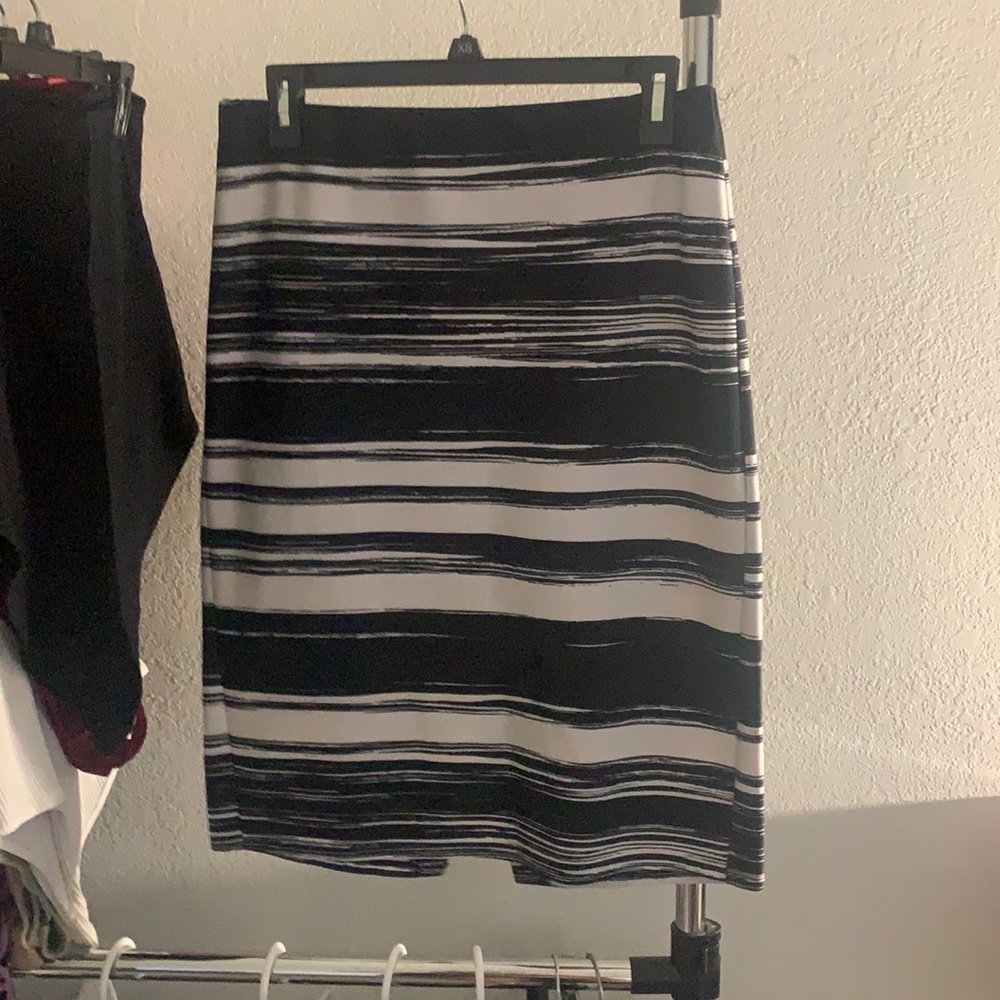 Black n white stripe skirt